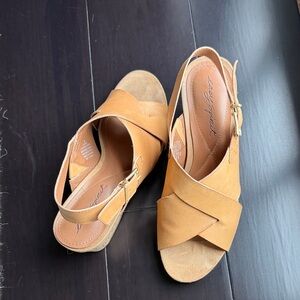 Easy Spirit Tan Leather Sandals